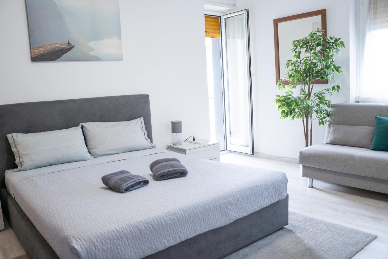 Nonna Pina Guest House Moderno Appartamento Vicino Metro AWifi,Netflix Rom Eksteriør billede